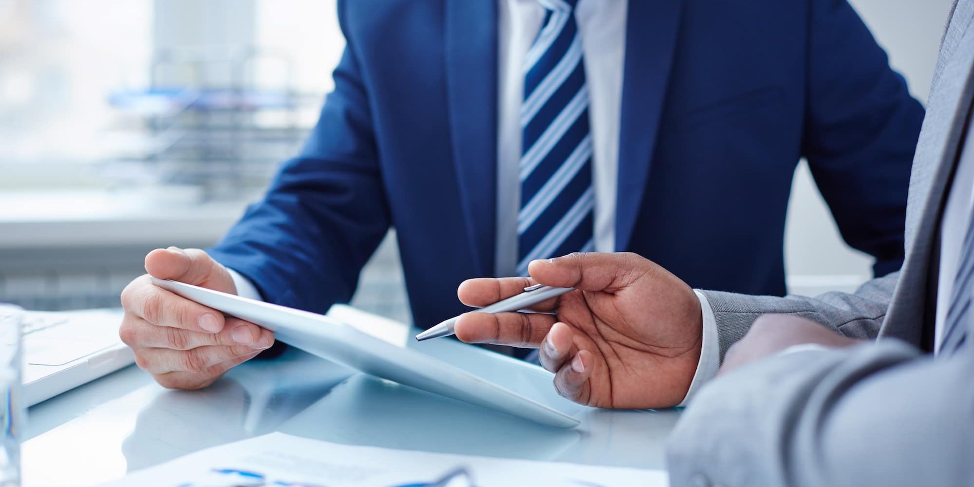 shutterstock_179549732-business-law-min