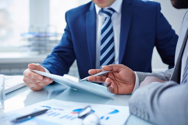 shutterstock_179549732-business-law-min